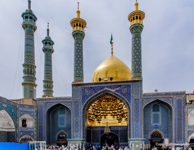 die Moschee mit der goldenen Kuppel